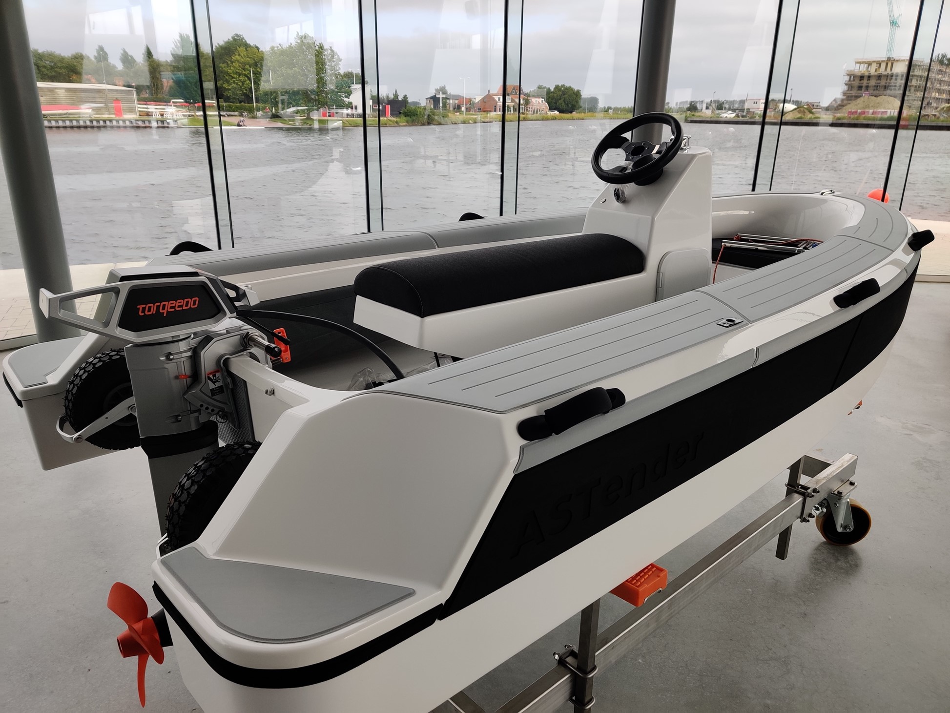 ASTender-BEACH-340-Showroom